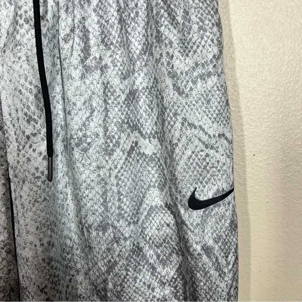 Nike Women’s Woven Python Snake Printed Jogger Pants Size XS